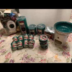 Big bundle of holiday yankee candle goodies